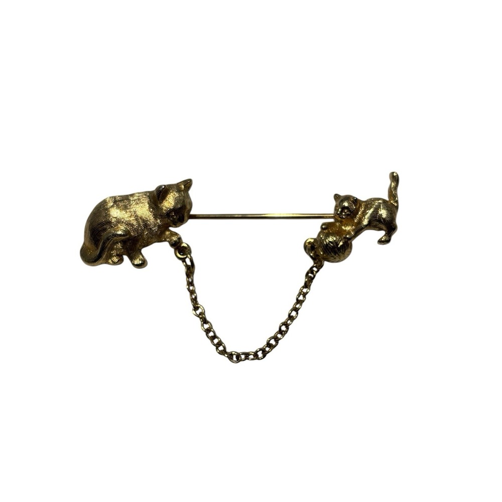 Vintage Avon Gold Tone Mom Cat Playing Baby Kitten Yarn Ball Brooch Stick Pin
